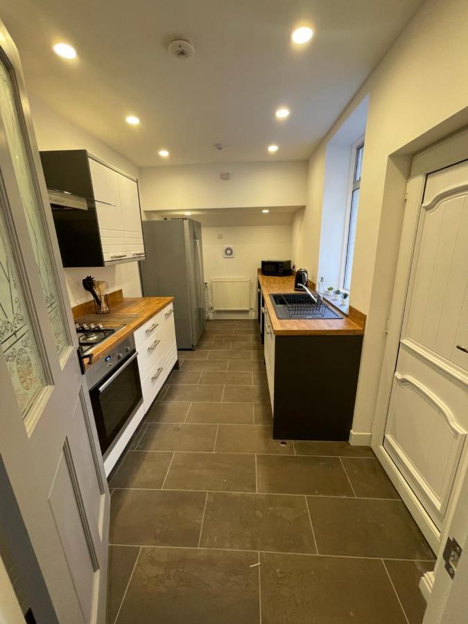 Bentley Place Crewe Bagian luar foto